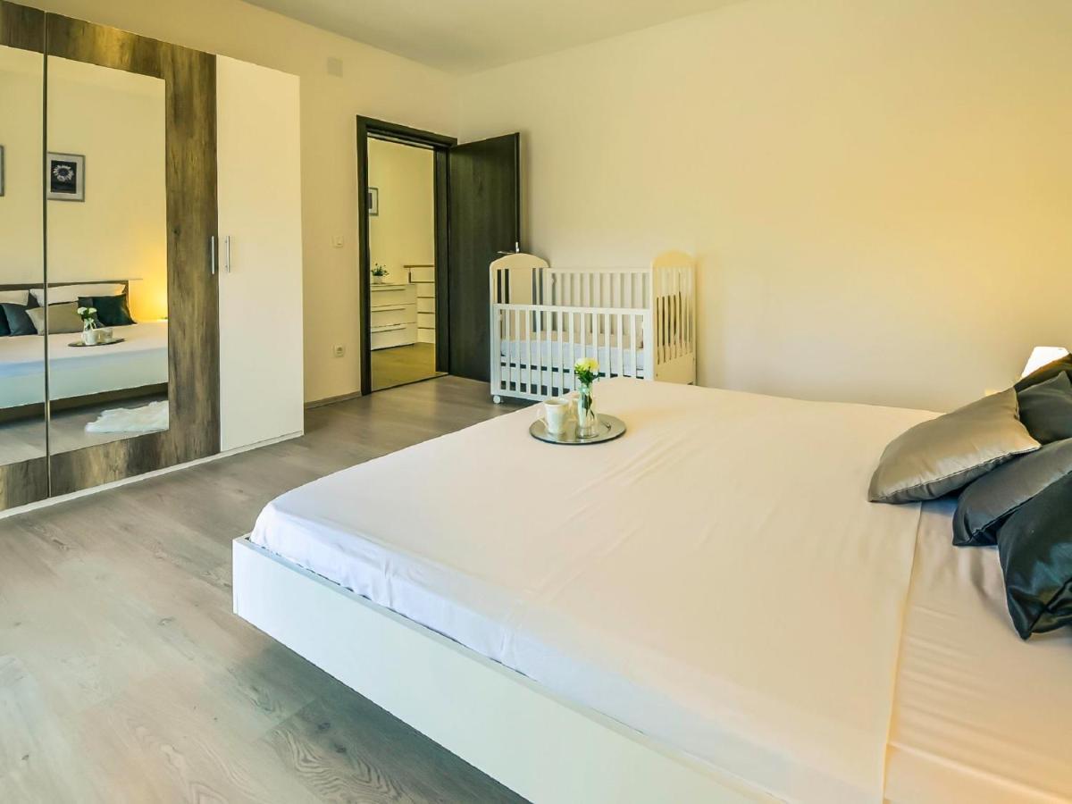 Holiday Home Anic By Interhome Smilcic Exterior foto